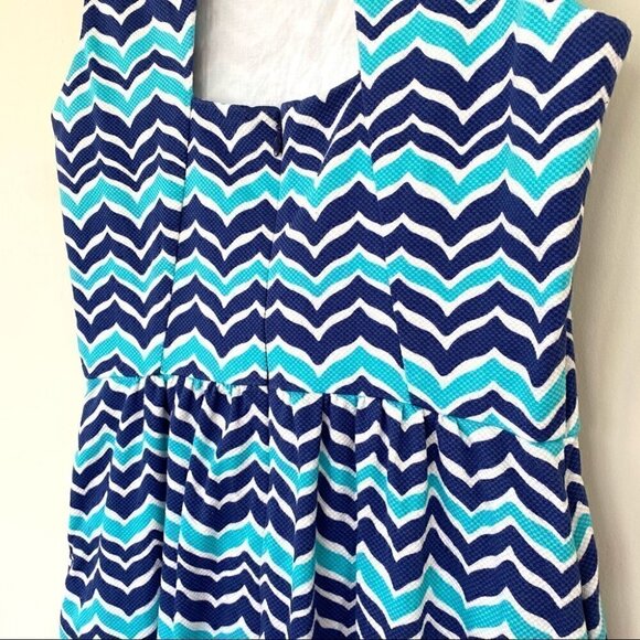 Vineyard Vines sleeveless mini dress with  crew neck, stretch cotton, lined - Picture 4 of 12